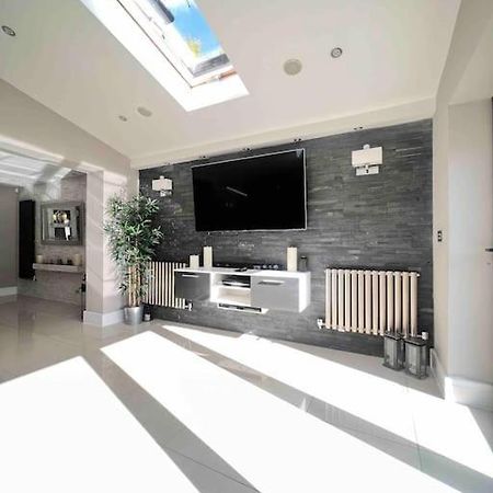 Stunning Home In Astley Tyldesley Exterior photo