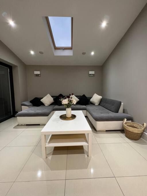 Stunning Home In Astley Tyldesley Exterior photo