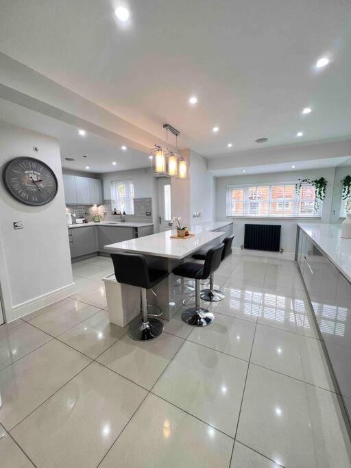 Stunning Home In Astley Tyldesley Exterior photo