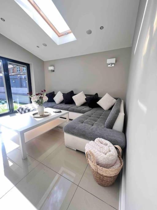 Stunning Home In Astley Tyldesley Exterior photo