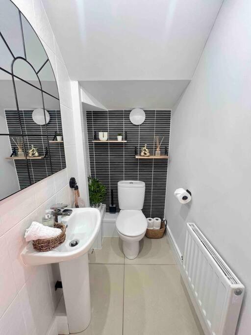 Stunning Home In Astley Tyldesley Exterior photo