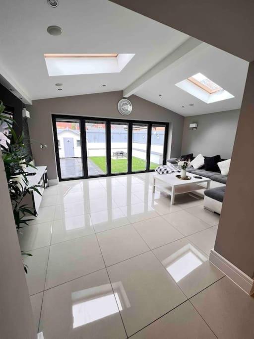Stunning Home In Astley Tyldesley Exterior photo