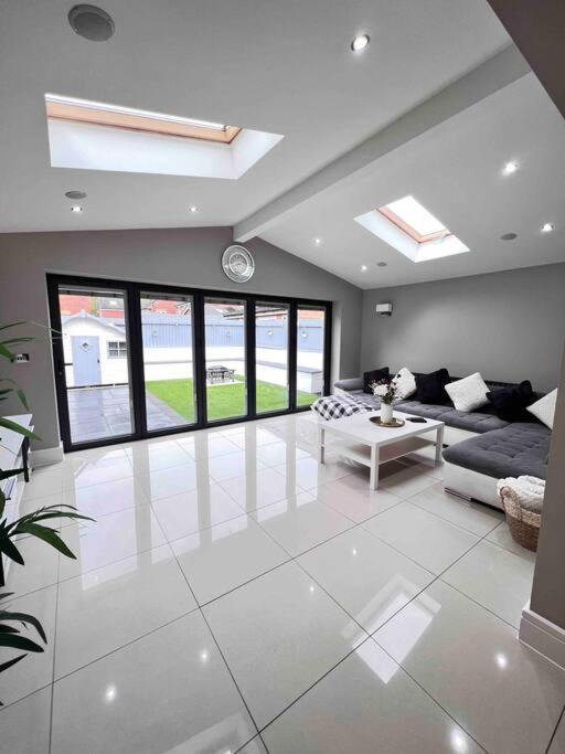 Stunning Home In Astley Tyldesley Exterior photo