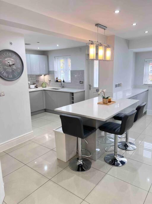 Stunning Home In Astley Tyldesley Exterior photo